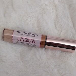 Revolution Conceal & Hydrate Radiance Concealer - C9